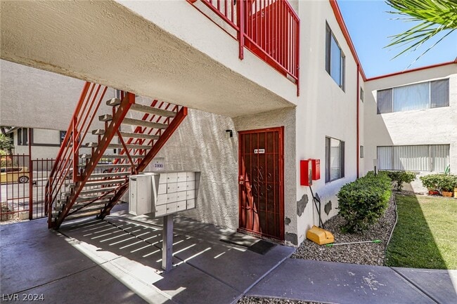 Building Photo - 5816 Bromley Ave