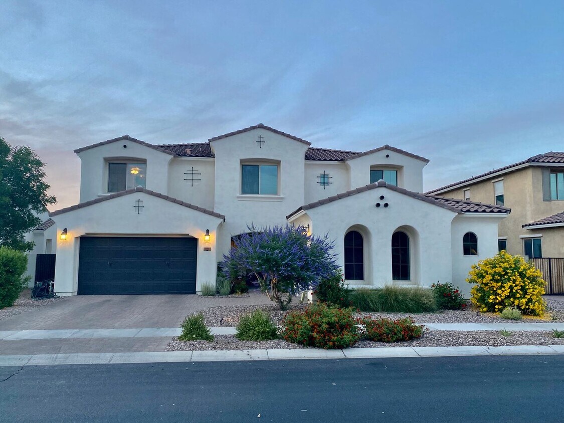 Primary Photo - Coming Soon: Gorgeous 5bed/4 bath with Ove...