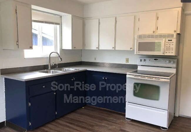 Building Photo - 1122 24th St