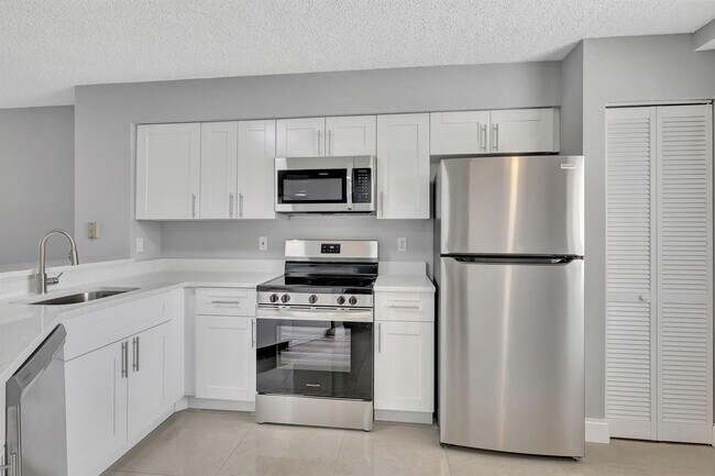 Building Photo - 2213 Cypress Island Dr