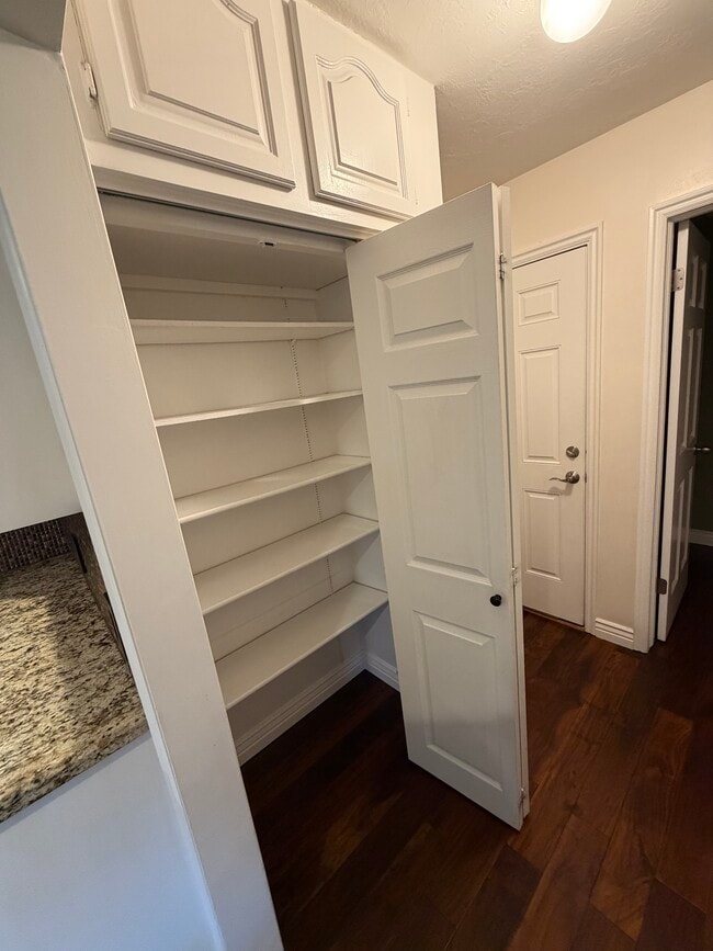 Foto del edificio - 8670 Snow Mountain Dr