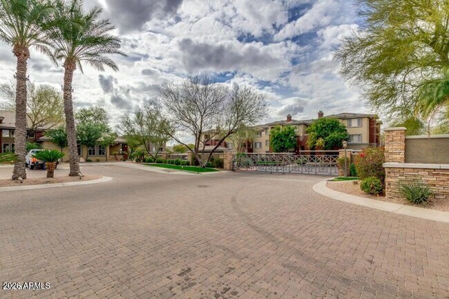 Foto del edificio - 5401 E Van Buren St