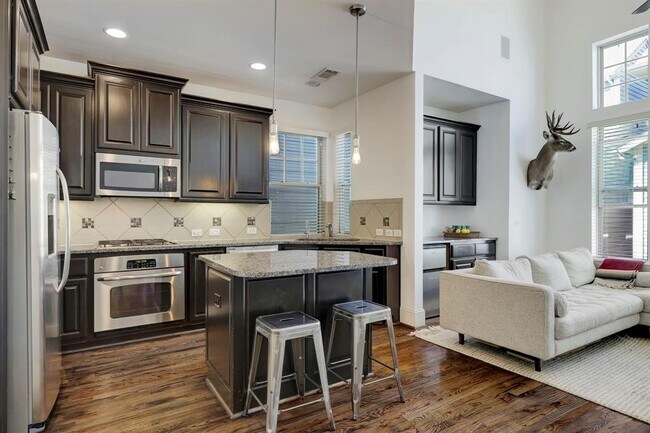 Foto del edificio - 720 Nicholson St