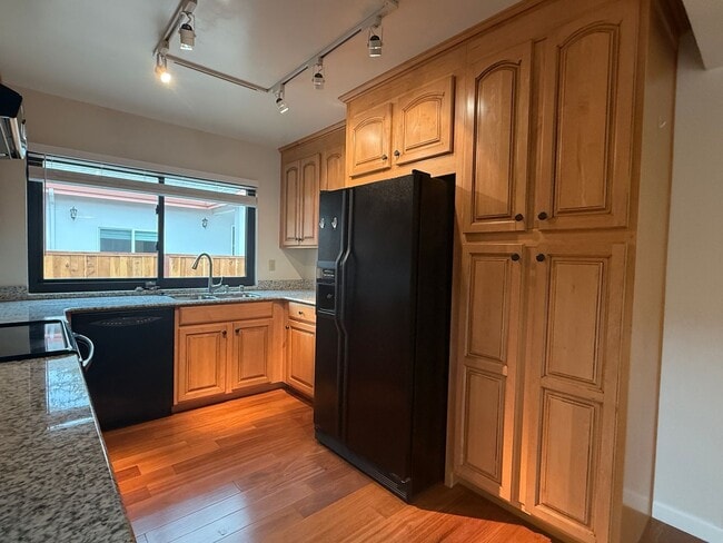 Building Photo - 7071 Martwood Way