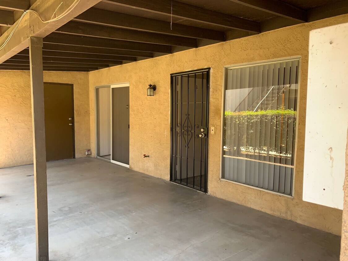 Primary Photo - Parkwood Ct 4401