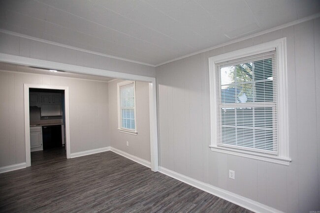 Building Photo - 5008 Lynch Dr