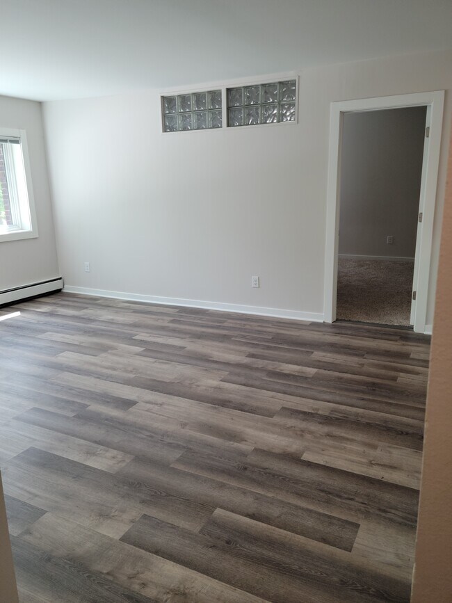 Dolphin Square Apartments 10300 W Bluemound Rd Wauwatosa, WI