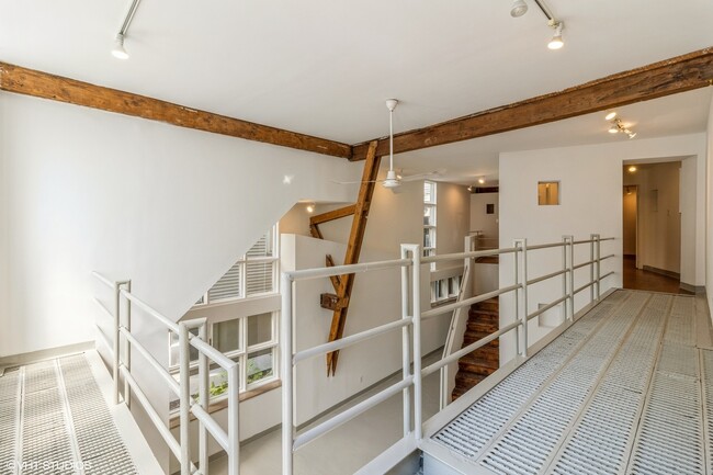 Foto del edificio - 726 W 18th St