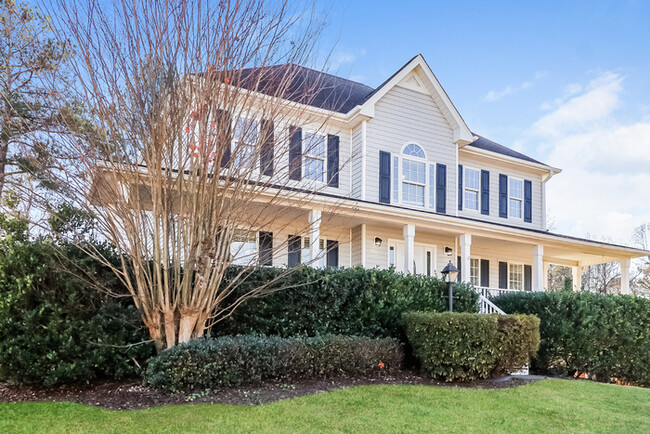 Foto del edificio - Spacious Backyard in Douglasville, GA