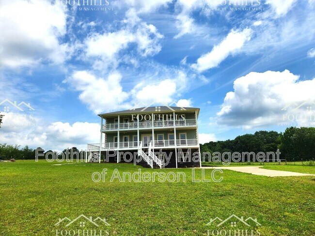Foto del edificio - 128 Hudgins Lake Rd