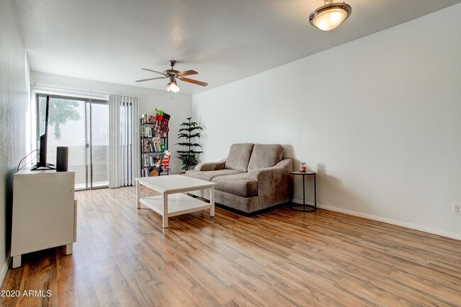 Building Photo - 935 N Granite Reef Rd