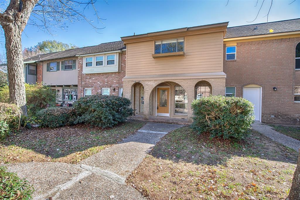 427 Sunset Dr Unit 4, Dickinson, TX 77539 Condo for Rent in Dickinson