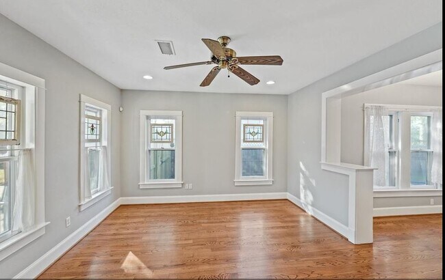 Building Photo - 325 W 27th St
