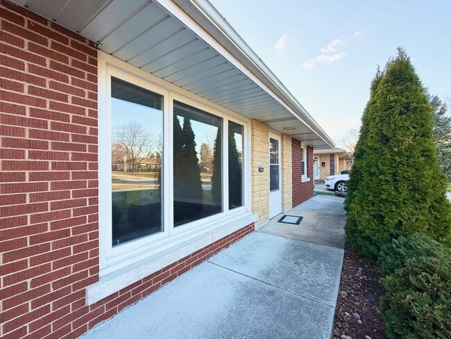 Foto del edificio - 1616 Mayfield Ave