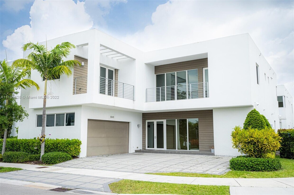 Foto principal - 10041 NW 75th St