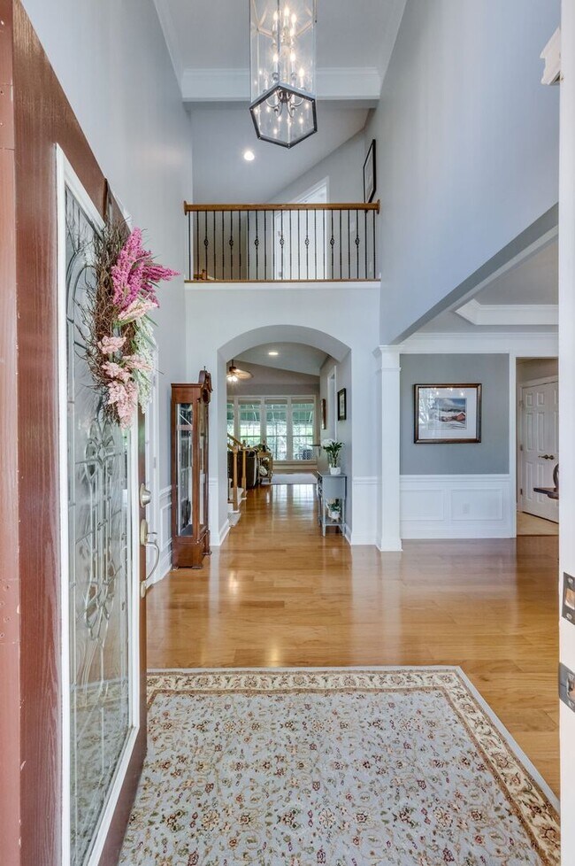 Building Photo - 4 Bedroom, 3.5 Bathroom Executive Home with Fenced Yard and 3 Car Garage.