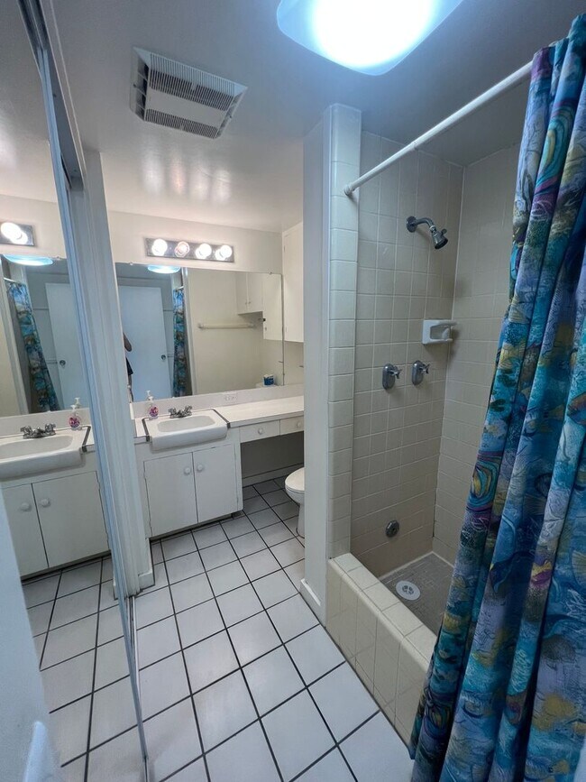 Foto del edificio - 1 bedroom, 1 bath, 1 covered parking!