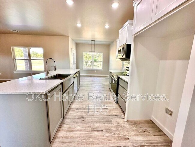 Foto del edificio - 2184 Hilltop Ln