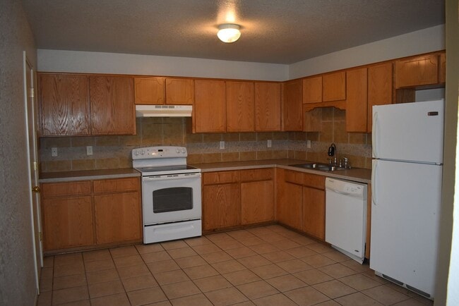 Building Photo - 404 Dale Ave