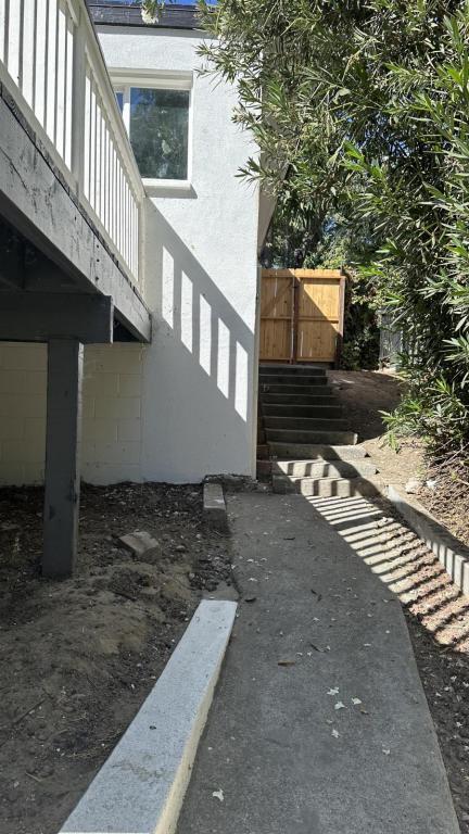 Building Photo - 2124 Scenic Dr