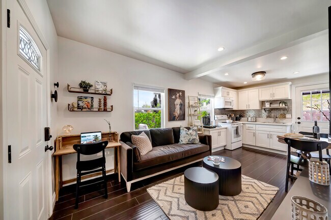 Foto del edificio - 5311 Elvira Rd