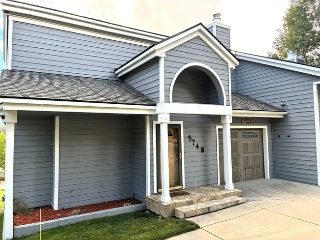 Building Photo - 374 B Ensign Dr