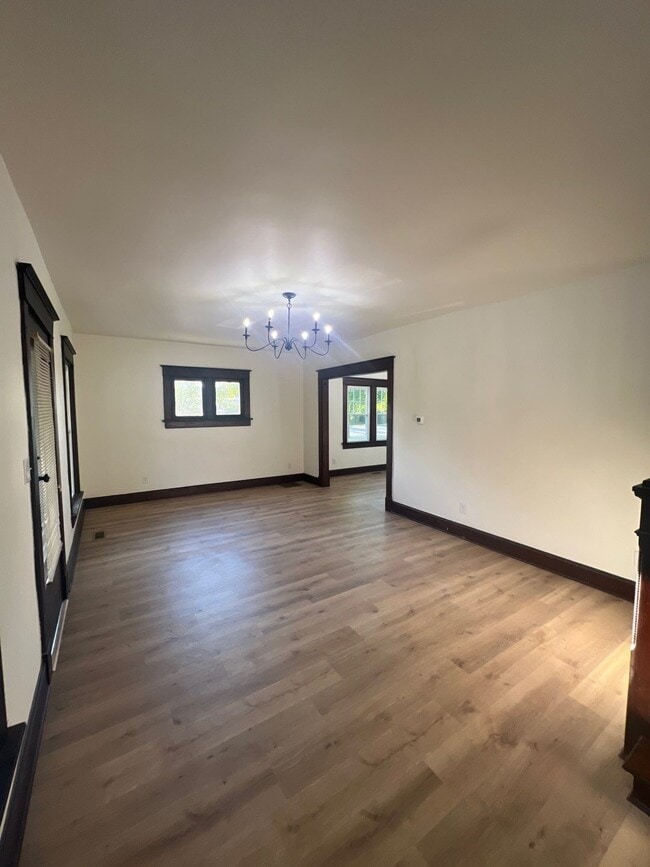 Photo - 910 Sanders St House