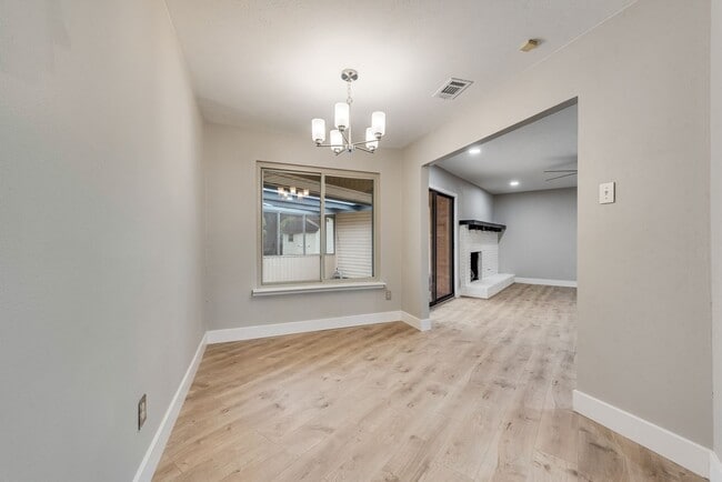 Photo - **Modern Elegance Meets Prime Location in Farmers Branch** House