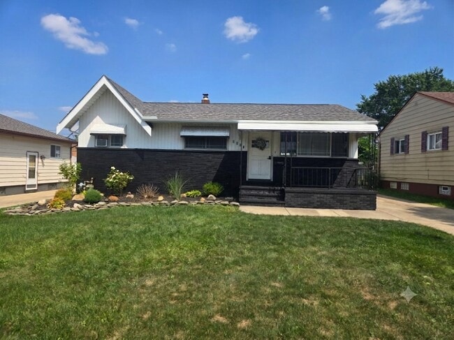 Photo - 6455 Almont Dr House