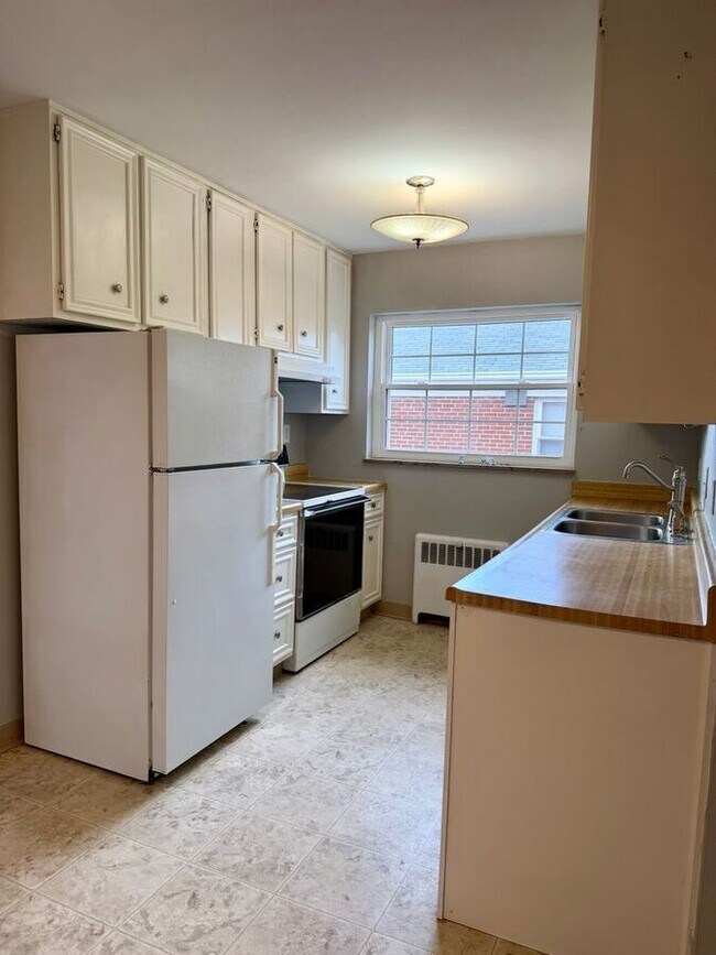 Building Photo - 6912 Murray Ave