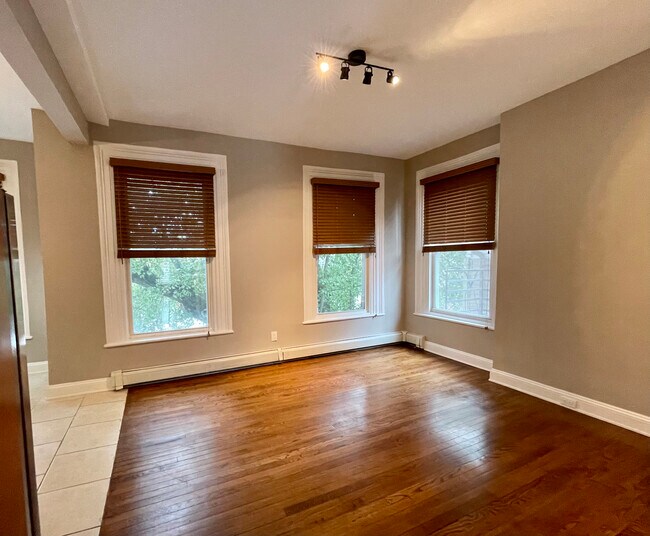 Hall to living room - 81 Cannon St