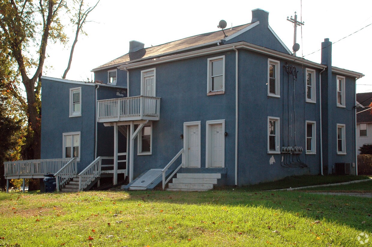 Building Photo - 716-724 Strickersville Rd