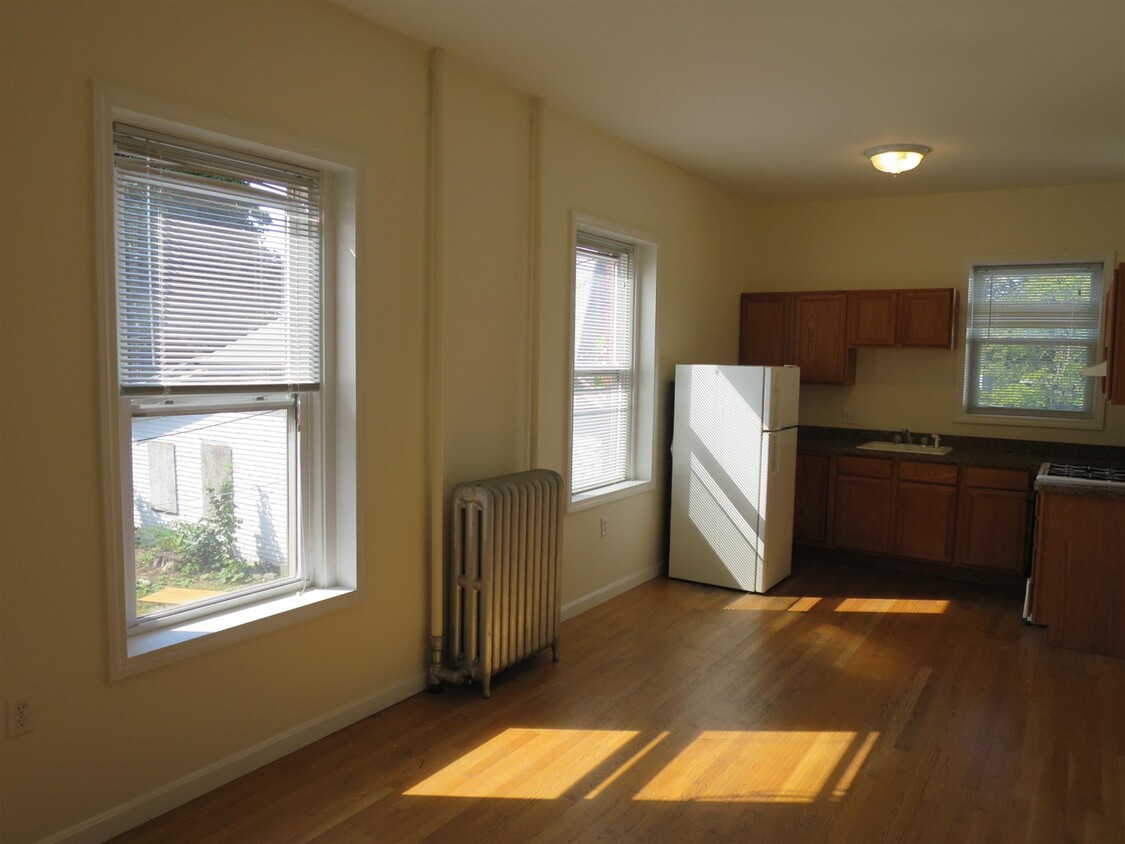 Primary Photo - 64 Vinal Ave