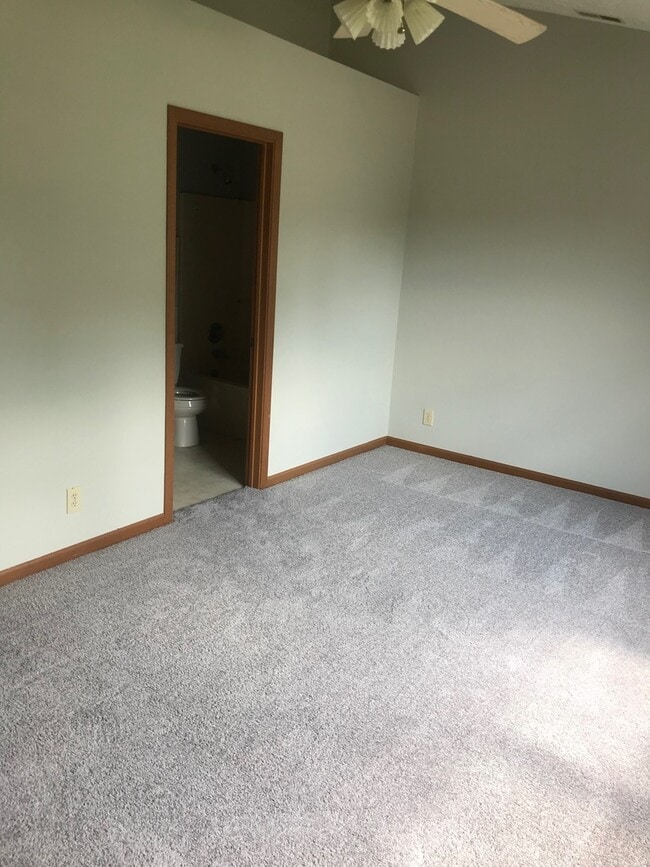 Building Photo - 116 Triple Jay Dr