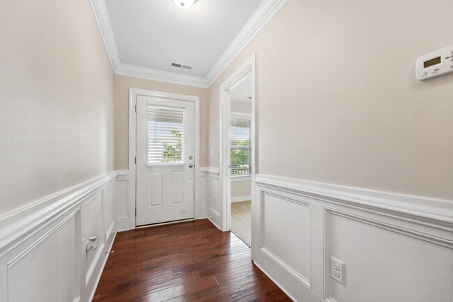 Building Photo - 1359 Town Home Dr