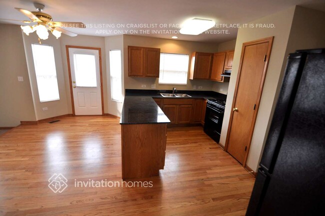 Building Photo - 1420 Lily Cache Ln