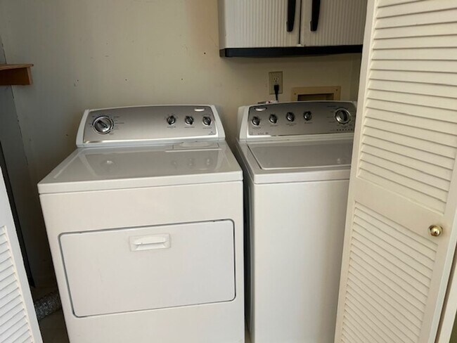 Foto del edificio - Two Bedroom 2 Bath Townhome