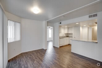 2BR, 2BA - 1,040 SF - Sun Terrace Apartments