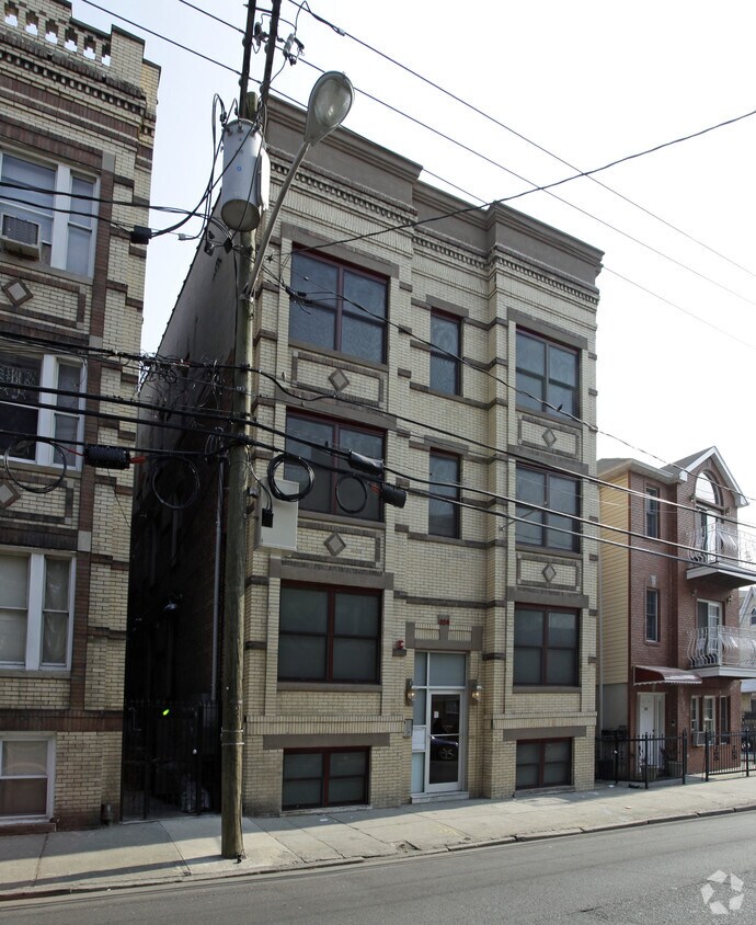 Foto del edificio - 324 Baldwin Ave