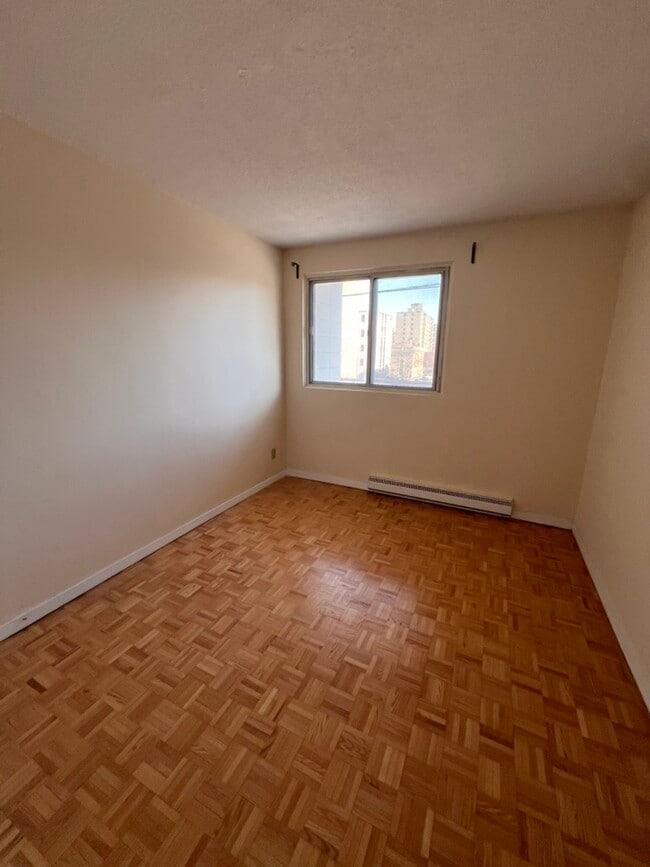 Building Photo - 263 MacLaren St