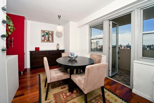 Building Photo - 100 W 93rd St