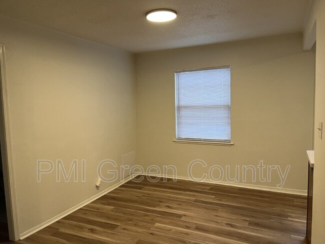 Foto del edificio - 1432 E 38th St