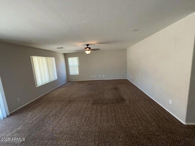 Foto del edificio - 15128 W Grant St