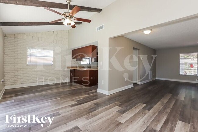 Building Photo - 208 Ravenway Dr