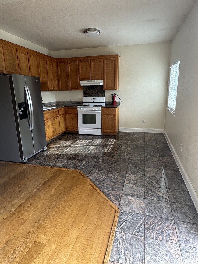 Kitchen - 28029 Colony Ct