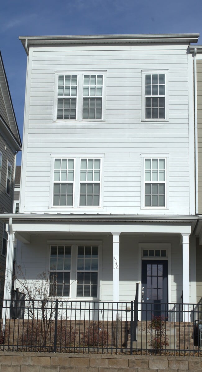 Building Photo - 1057 Vida Wy