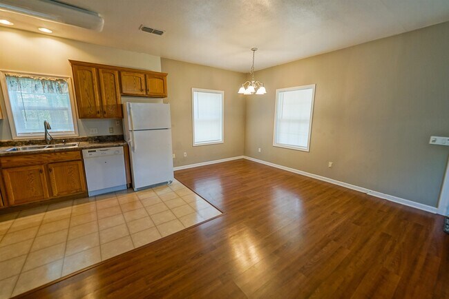 Building Photo - 2741 Kennedy Dr