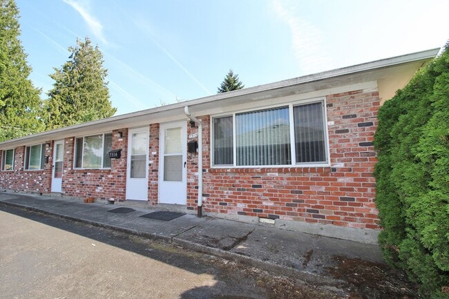 Building Photo - 7312-7334 N Lancaster Ave