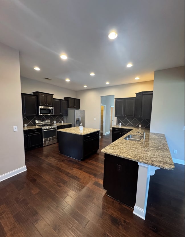 Building Photo - Spacious 5-Bedroom Home in Mooresville wit...