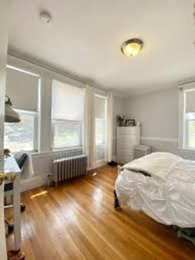 Building Photo - Lower Allston Location, Laundry on a Site,...